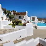 Anema Boutique & Santorini 4* Vourvoulos