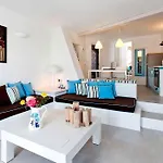 Anema Boutique & Santorini מלון